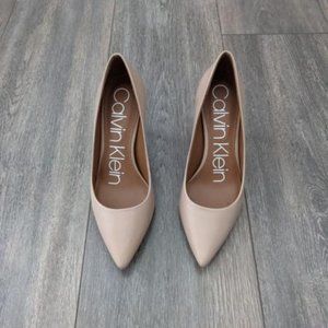 Calvin Klein Gayle Beige Leather Pumps (size 5M)